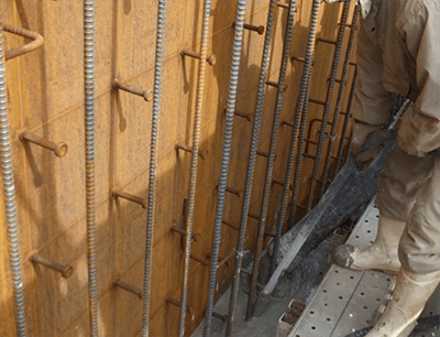 写真-1　鋼殻および壁コンクリート打込みの状況