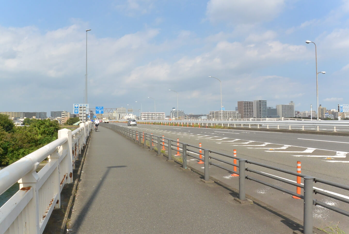 写真9)六郷橋