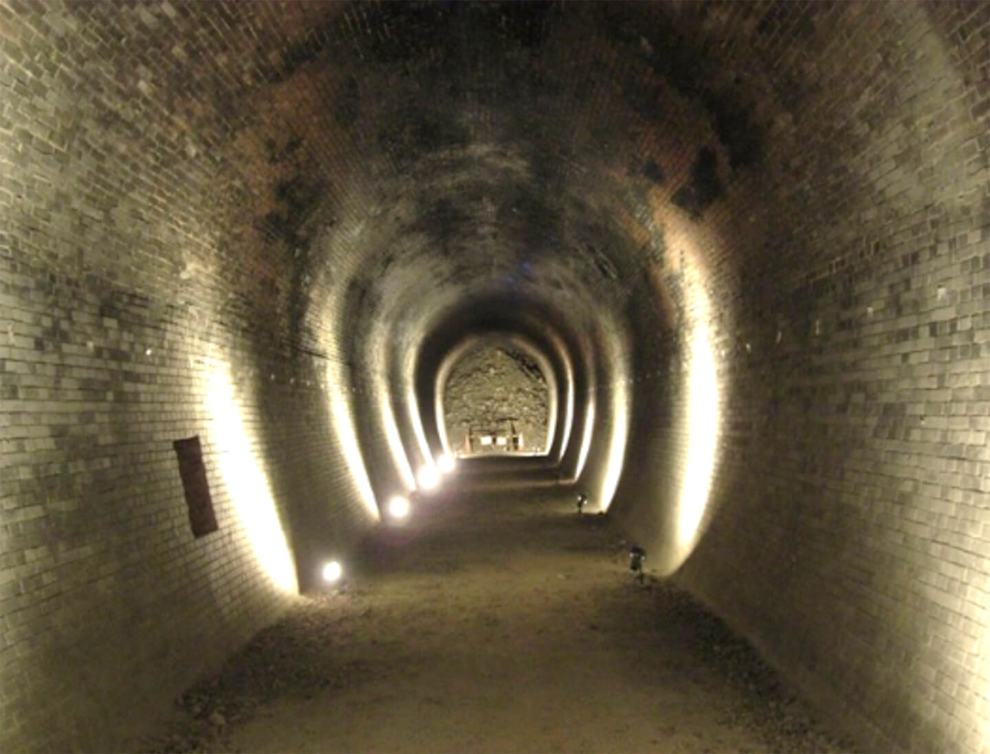 写真11※）亀の瀬トンネル　全景