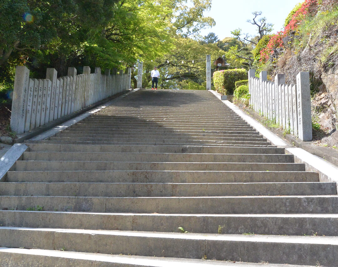 松山城へ向かう階段
