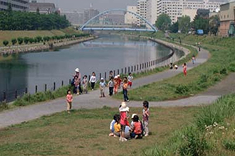 写真2）旧中川の親水整備