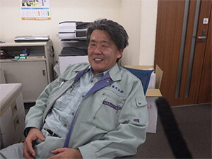 写真5）本社の大須賀さん